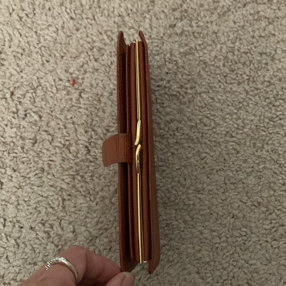 𝓛𝓞𝓤𝓘𝓢 𝓥𝓤𝓘𝓣𝓣𝓞𝓝 Epi Leather Kisslock Brown wallet - Picture 6 of 14